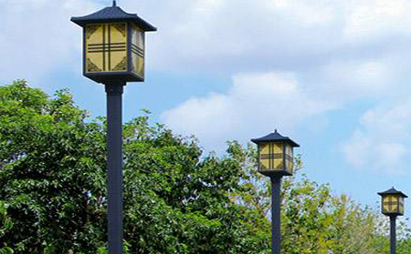 太阳能霍尔果斯庭院灯怎么选亮度与续航更耐用