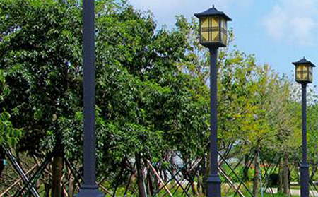 太阳能霍尔果斯庭院灯价格为何差三倍？关键看这几点